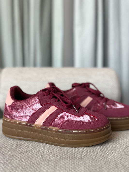 Tenis velvet vino